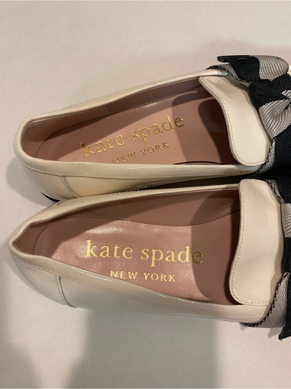 KATE SPADE LEANDRA PATENT LEATHER LOAFER CREAM BLACK BOW PLAID
HEEL SZ 7 - Picture 9 of 16